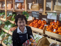 初物のいちごが入荷しました！農産物も続々入荷しています。ほうれん草・白菜・大根・小松菜・春菊・水菜・さつま芋が入荷しています。