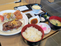 数量限定のステーキ膳。ステーキはもちろんですが、茶わん蒸しも美味しいです。